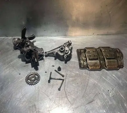 Mercedes-Benz E W124 Oil pump 6061810120 6061810140 6061810301