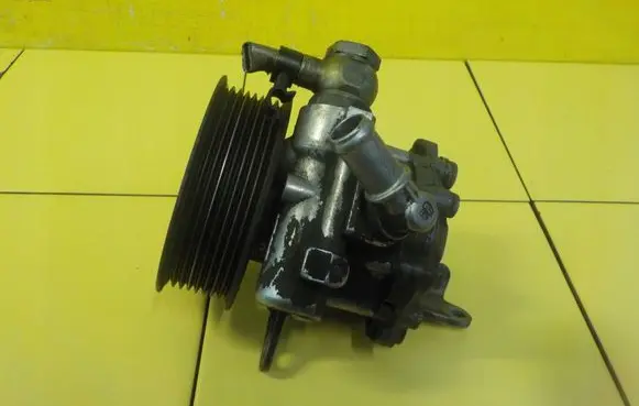 Land Rover Range Rover L322 Power steering pump QVB500630