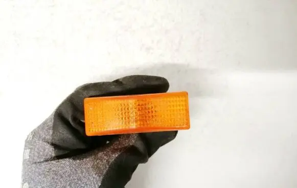 Front fender indicator light