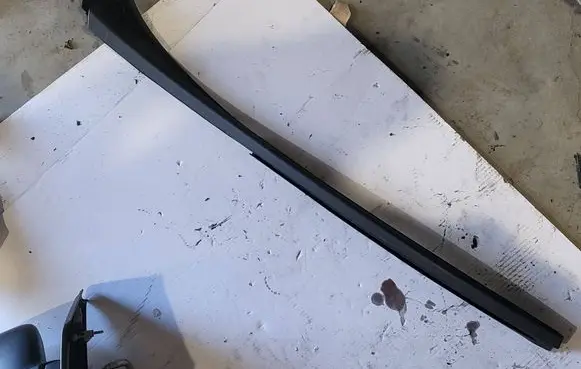 Renault Trafic III (X82) Windshield trim 93867906 104553A1 104A555A1