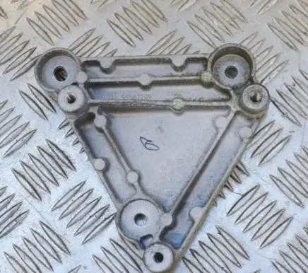 Opel Zafira C Engine mounting bracket 55567289