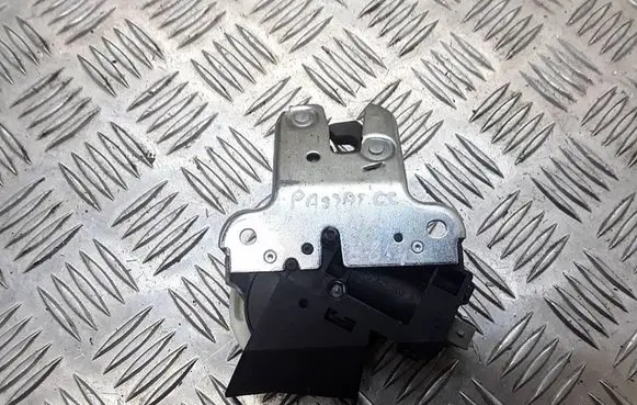 Loading door lock