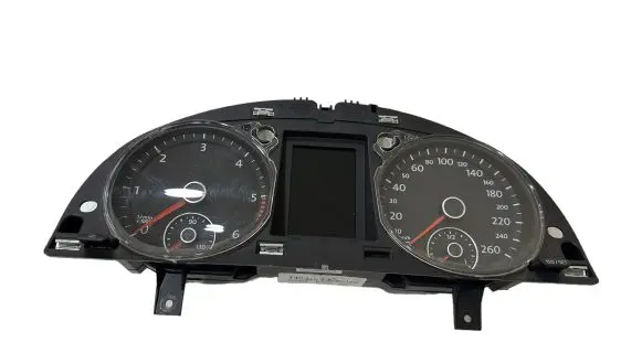 Volkswagen PASSAT B7 Speedometer (instrument cluster) 3AA920870A