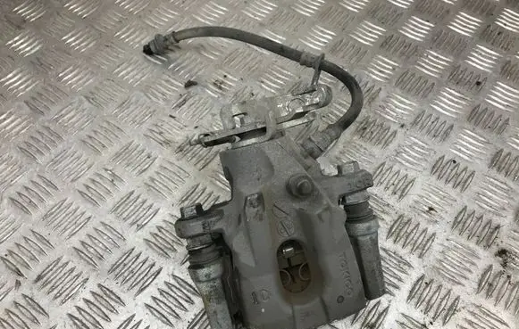 Toyota Prius (XW50) Rear brake caliper