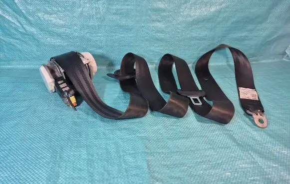 Volkswagen Jetta VI Front seatbelt 5C6857705A 069575 YWVD6807DKB