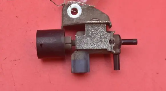 Toyota Corolla Verso E110 Vacuum valve 90910-12281