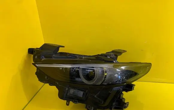 Mazda CX-30 Headlight/headlamp B0L5