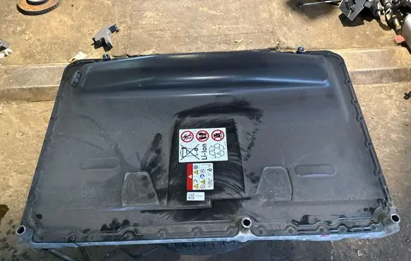 Volkswagen Golf VIII Hybrid / electric car battery 5WA915588E