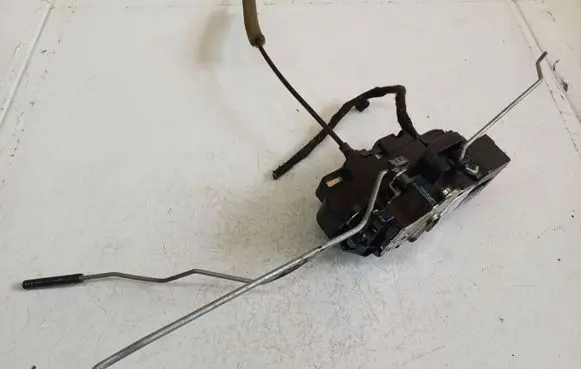 Opel Antara Front door lock 