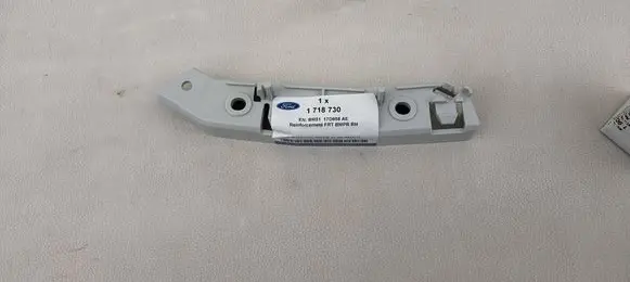 Ford Focus Front bumper mounting bracket 1718730