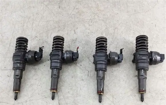 Volkswagen PASSAT B5.5 Fuel injectors set 038130073BA