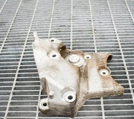 Opel Insignia A Engine mounting bracket 55566020428702815