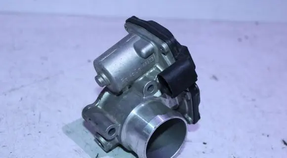 Ford Focus Throttle valve cm5g9f991fa