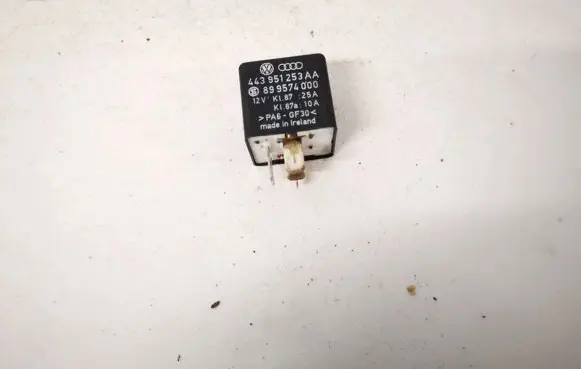 Volkswagen PASSAT B5 Other relay 443951253AA 899574000