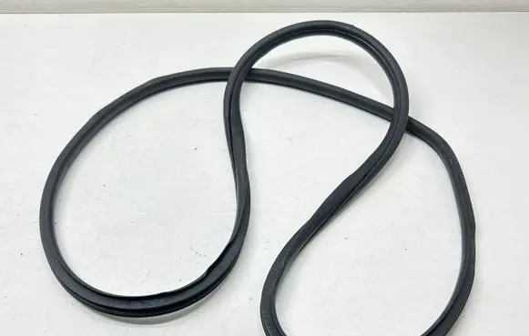 Dodge Durango III Rear door rubber seal (on body) 5539917342556AC
