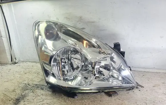 Toyota Corolla Verso E121 Headlight/headlamp