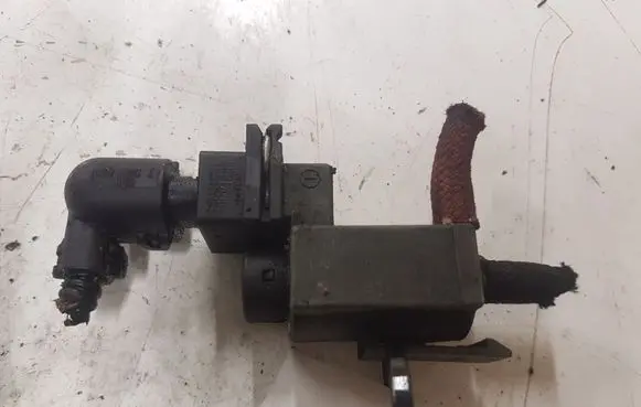 BMW 3 E90 E91 Vacuum valve 70078400 7537612