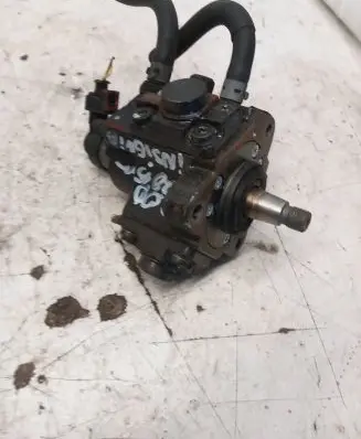 Opel Insignia A Fuel injection high pressure pump 55597787 0445010442 1522926