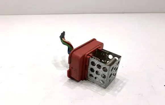 Opel Zafira B Heater blower motor/fan resistor 39090003