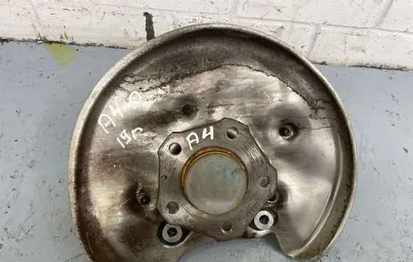 Rear wheel hub