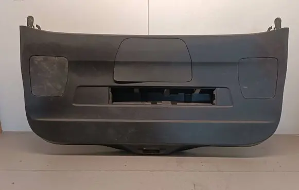 Tailgate trim