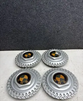 BMW 5 E34 Original wheel cap 6137700