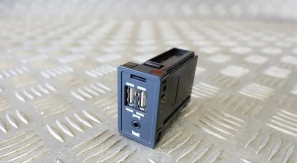 Lexus CT 200H USB socket connector 8619076040