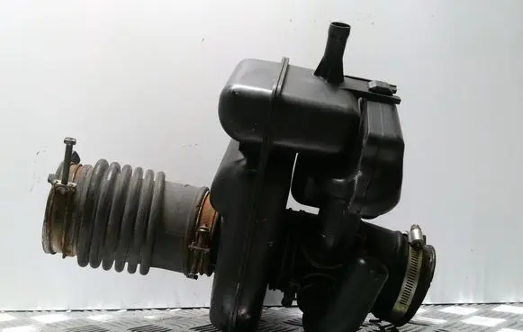 Intake resonator