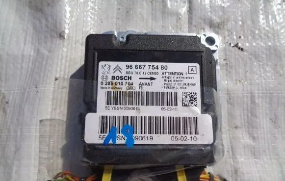 Peugeot 3008 I Airbag control unit/module 9666775480