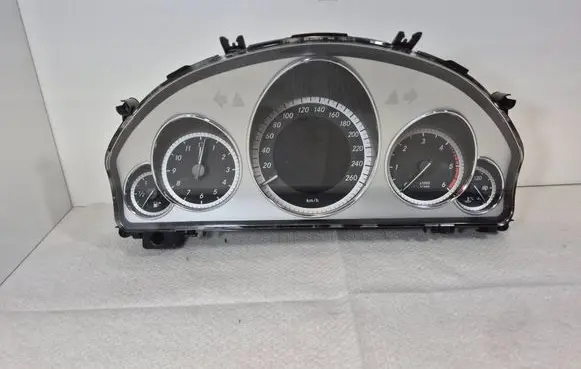 Mercedes-Benz E W212 Speedometer (instrument cluster) A2129001614 2129014002 2049022903