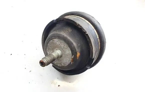 Peugeot 406 Engine mount bracket