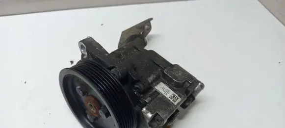 BMW 5 E60 E61 Power steering pump 6779362