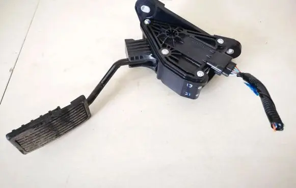 Honda CR-V Accelerator throttle pedal