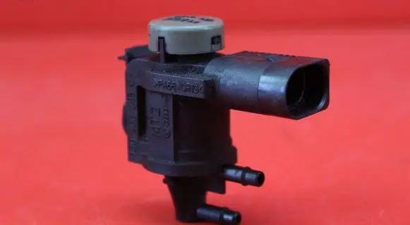 Volkswagen Cross Touran I Vacuum valve 1J0906283C