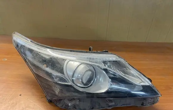Toyota Avensis T270 Headlight/headlamp