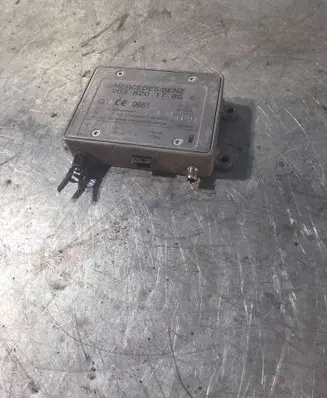 Mercedes-Benz A W168 Aerial antenna amplifier 2038201785 09102113