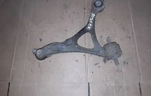 Volvo XC90 Front lower control arm/wishbone 0813