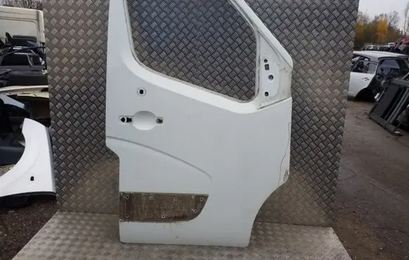 Nissan NV400 Front door