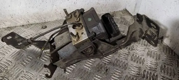 Ford Mondeo Mk III ABS Pump 1S712M110AE