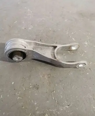 Porsche Macan (95B) Engine mounting bracket 95B199331B