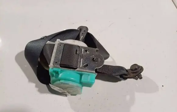 Nissan Note (E11) Rear seatbelt 888449U05A