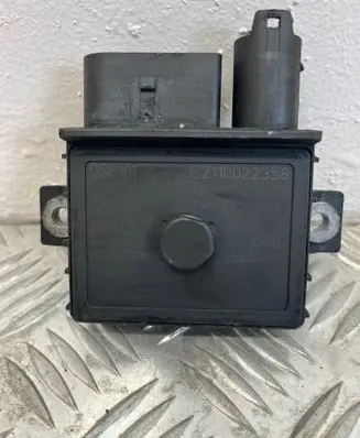 BMW 5 E60 E61 Glow plug pre-heat relay E2110022358 0522120701 0006483901