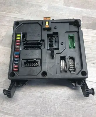 Ford Galaxy Fuse module S120042300B 730521006 7M3962222AH