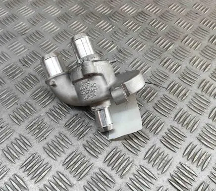 Ford Kuga III Thermostat housing LX6E8A587AC
