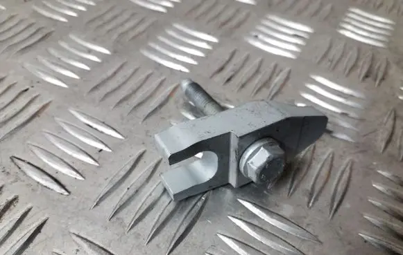Opel Astra K Fuel Injector clamp holder