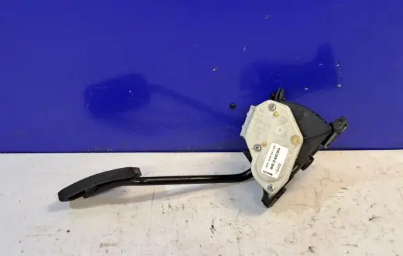 Volvo XC90 Accelerator throttle pedal 8634699