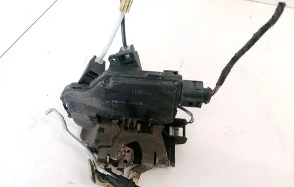 Audi A6 S6 C5 4B Front door lock 4B0833016B