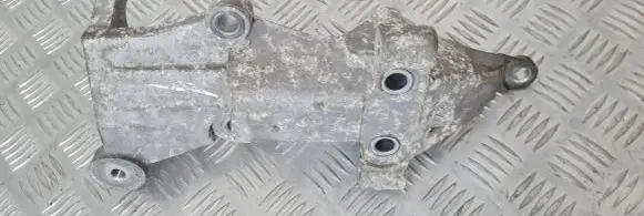 Nissan Murano Z51 Engine mounting bracket