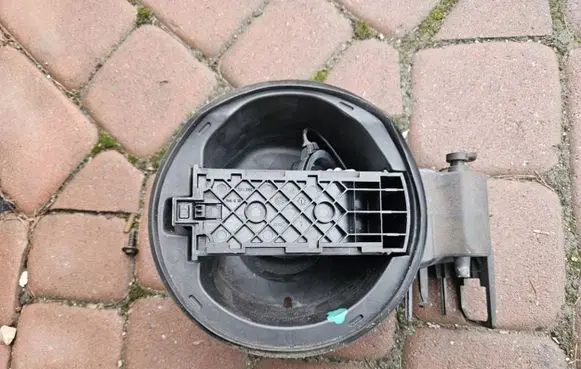 Fuel tank filler neck pipe