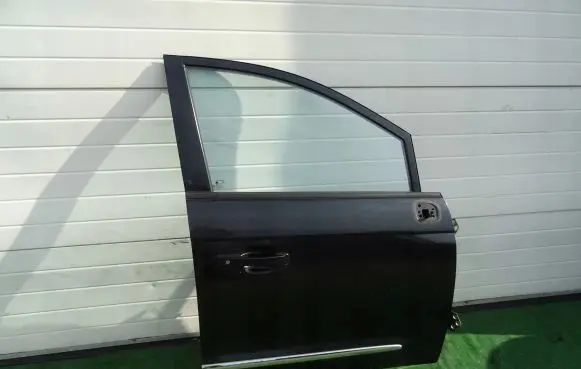 SsangYong Rodius Front door